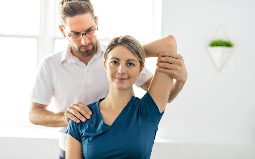 Camelback Medical Centers | Pain in the Shoulder? See How Chiropractic Care Can Help
